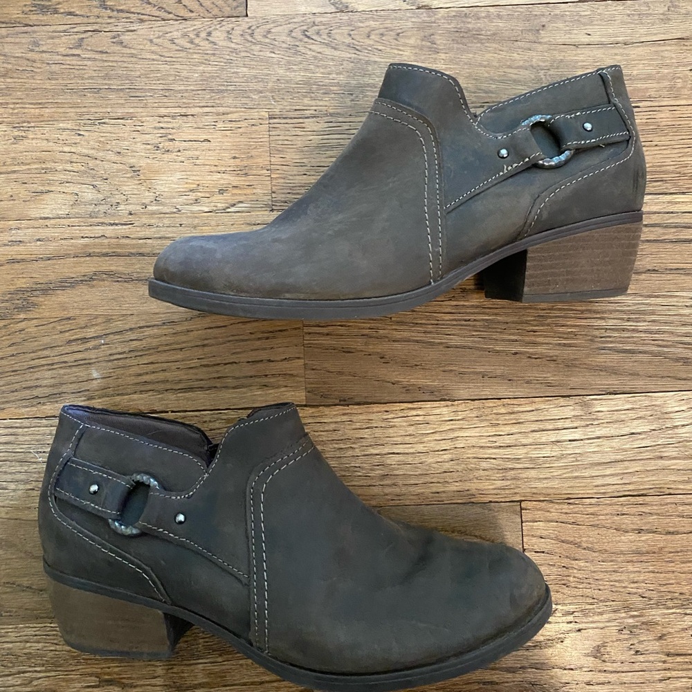 Clarks Womens Ankle Boots Buckle  Size 8  Charlten Grace